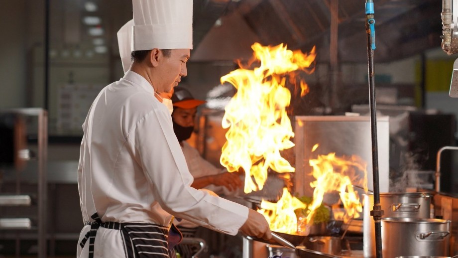 【ドバイ】５つ星ホテル内にある高級焼肉レストランの料理長を募集！クリエイティブに自信のある方希望！