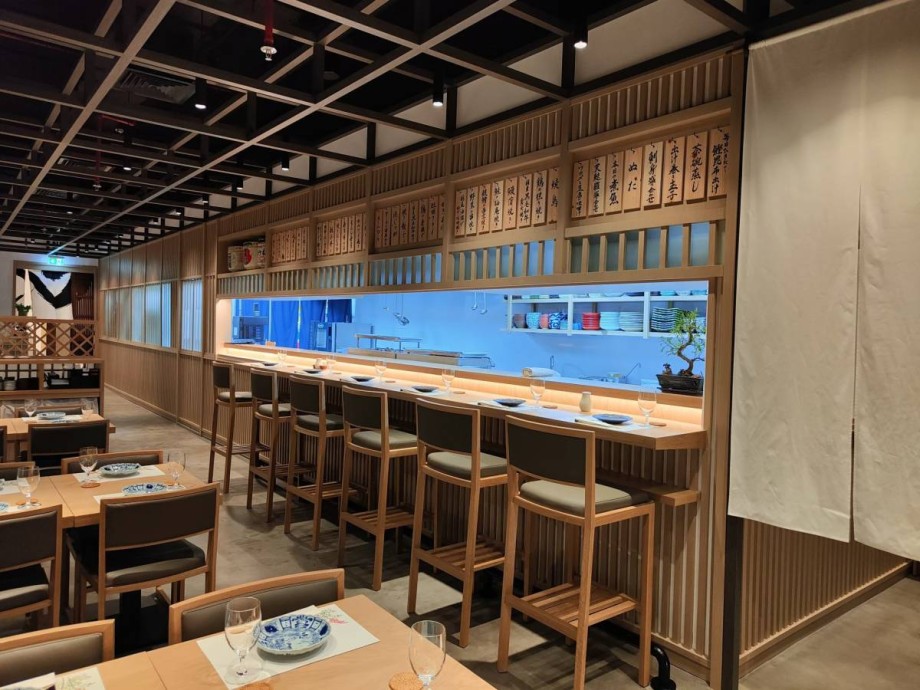 【ドバイ】海外初挑戦でも安心！人気和食店でフロアマネージャー募集！